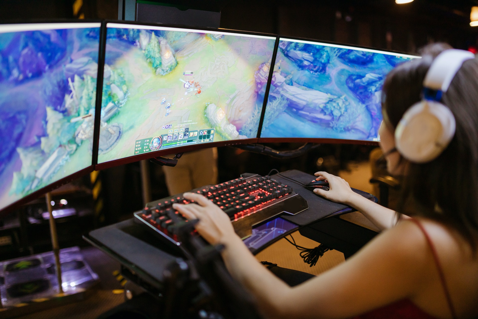 Girl playing league of legends